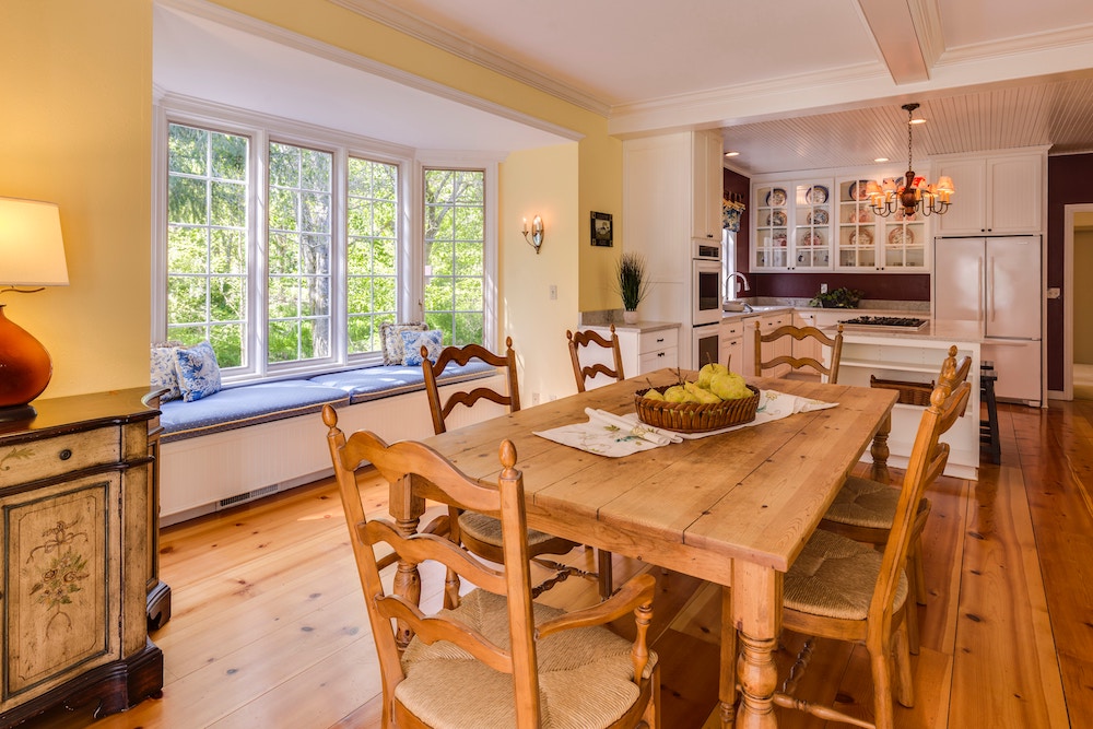 bay window in kitchen with seat